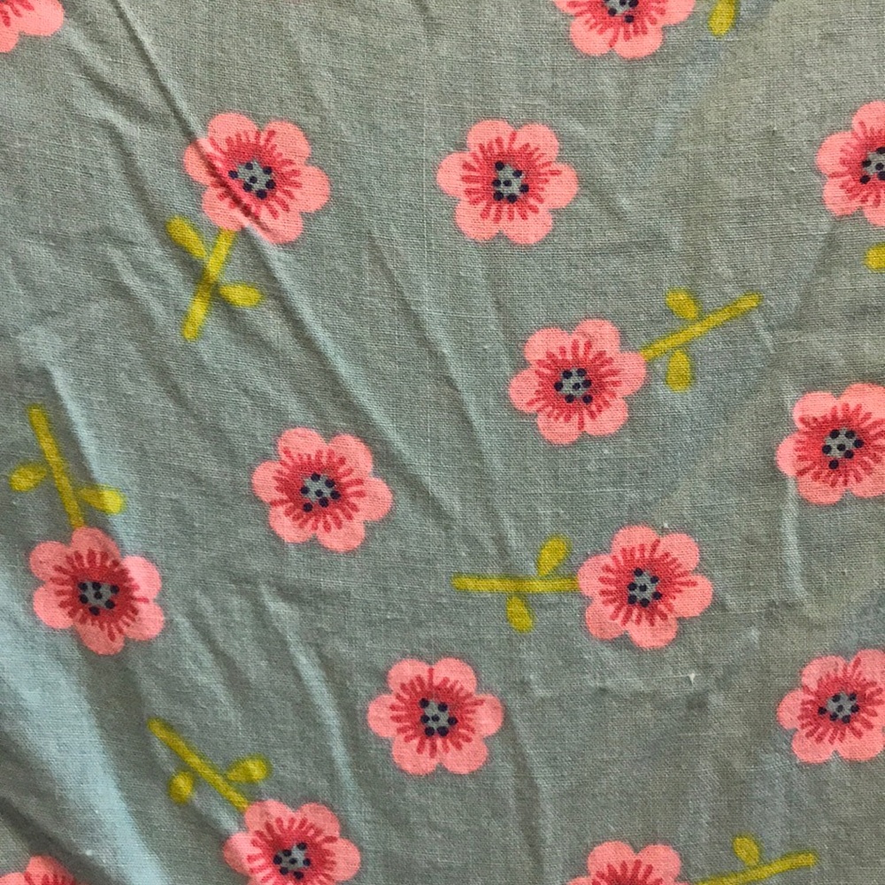 Floral crib sheet